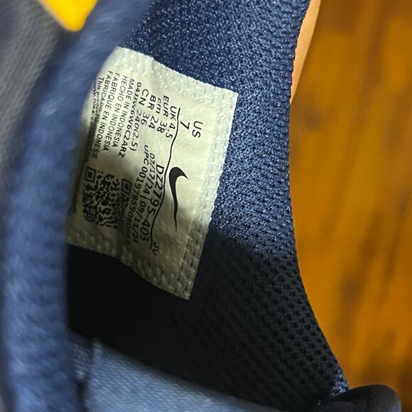 Nike Cortez sneakers in navy and yellow Womens Nylon Suede Sz W7 M5.5 - Picture 6 of 6